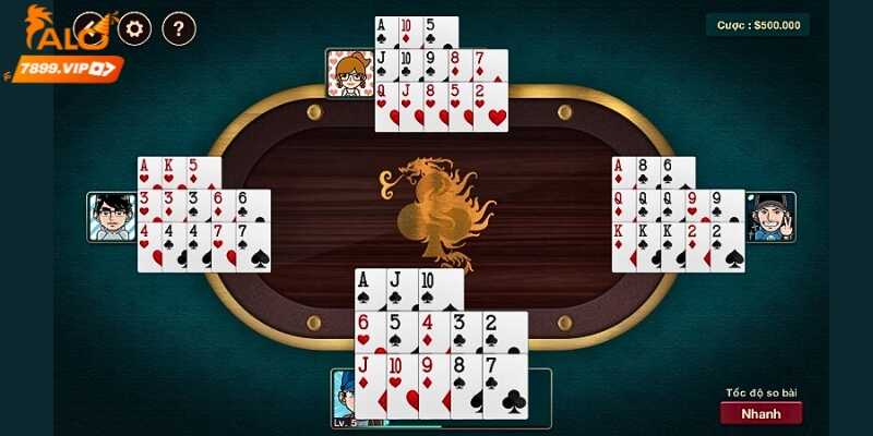 Người chơi xếp bài thành 3 chi theo quy luật chi trước mạnh hơn chi sau